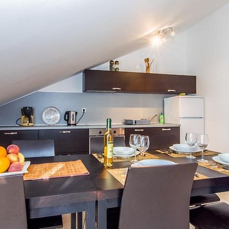 Apartments Domuzin Биоград на Мору Екстериор снимка