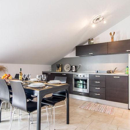 Apartments Domuzin Биоград на Мору Екстериор снимка