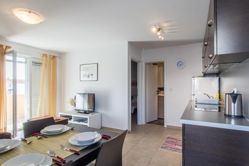 Apartments Domuzin Биоград на Мору Екстериор снимка
