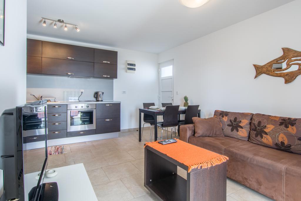 Apartments Domuzin Биоград на Мору Екстериор снимка