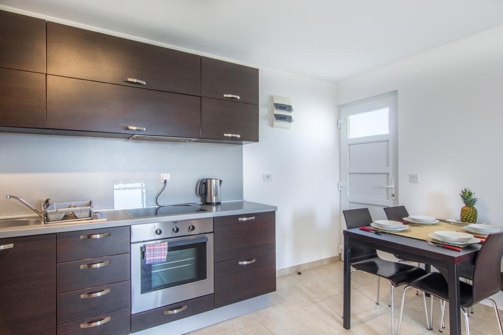 Apartments Domuzin Биоград на Мору Екстериор снимка
