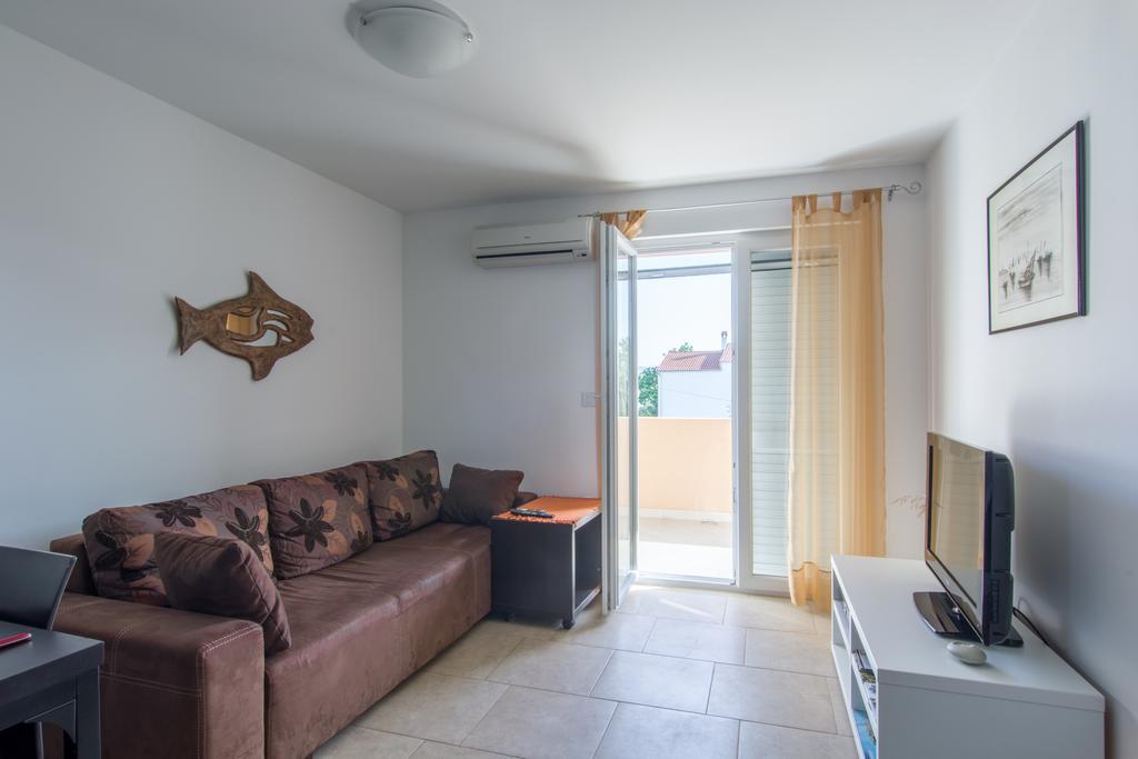 Apartments Domuzin Биоград на Мору Екстериор снимка