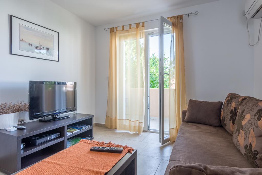 Apartments Domuzin Биоград на Мору Екстериор снимка