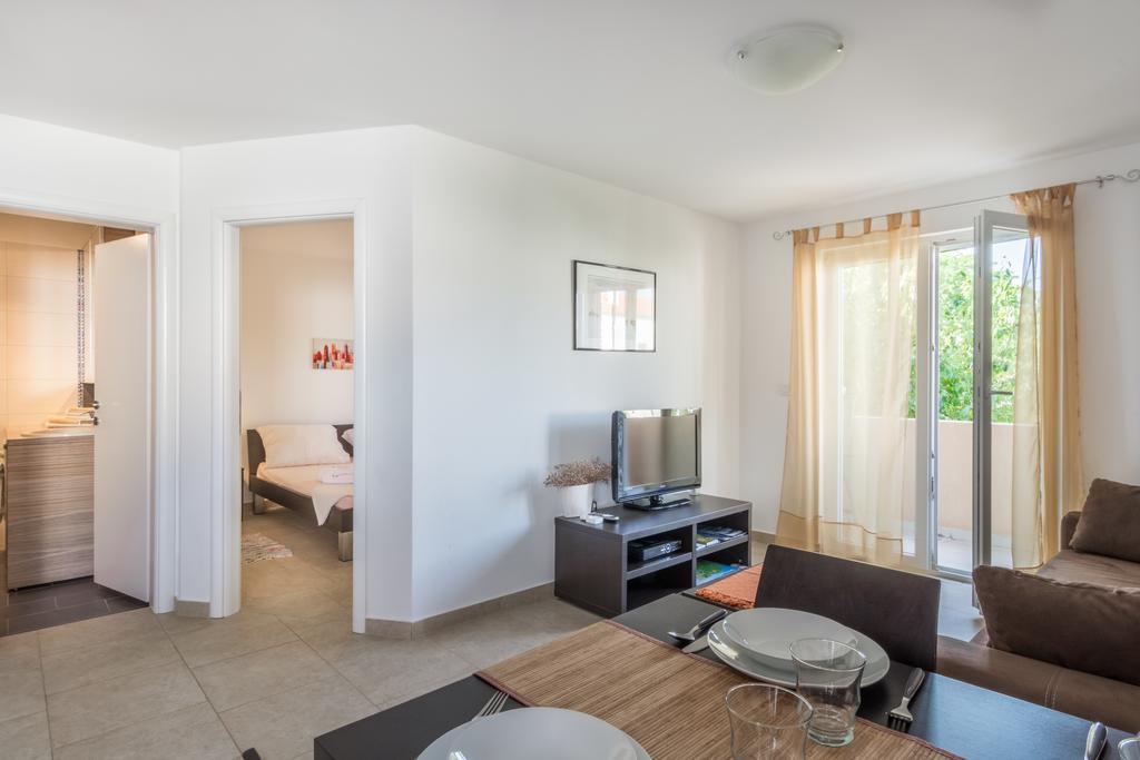 Apartments Domuzin Биоград на Мору Екстериор снимка