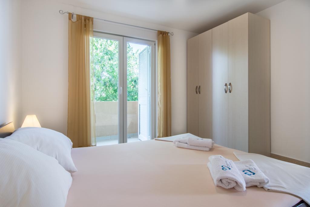 Apartments Domuzin Биоград на Мору Екстериор снимка