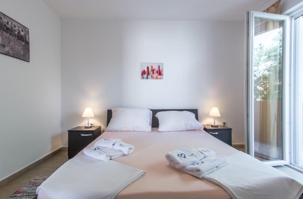 Apartments Domuzin Биоград на Мору Екстериор снимка