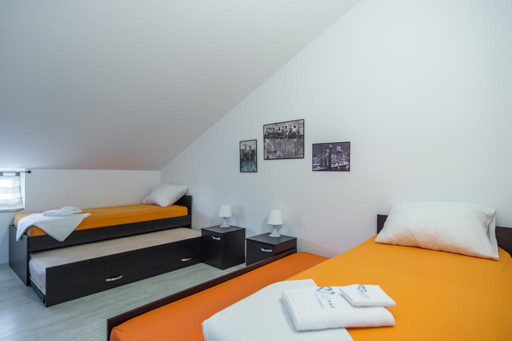 Apartments Domuzin Биоград на Мору Екстериор снимка