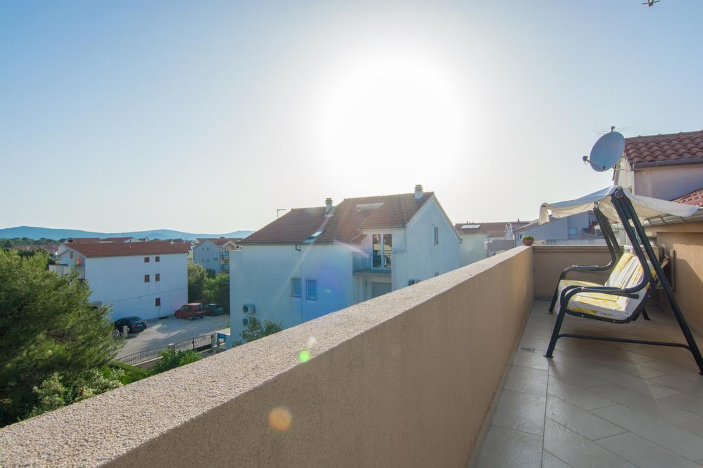Apartments Domuzin Биоград на Мору Екстериор снимка