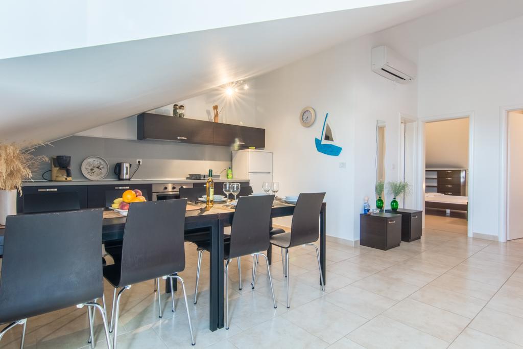 Apartments Domuzin Биоград на Мору Екстериор снимка