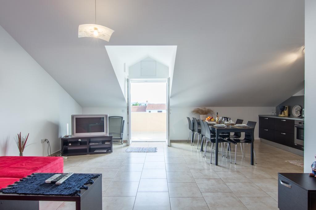 Apartments Domuzin Биоград на Мору Екстериор снимка