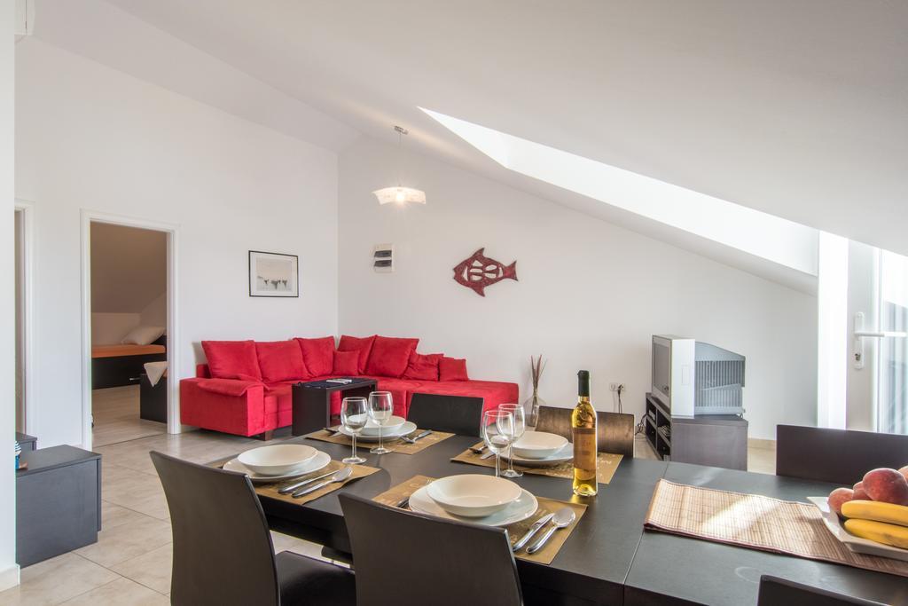 Apartments Domuzin Биоград на Мору Екстериор снимка