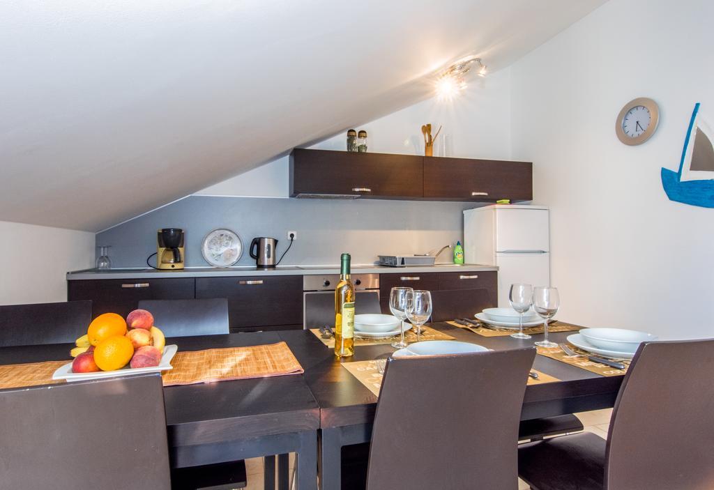 Apartments Domuzin Биоград на Мору Екстериор снимка