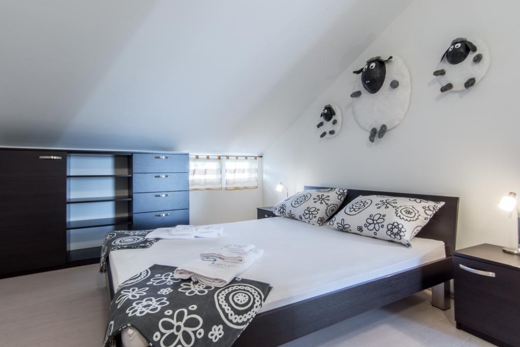 Apartments Domuzin Биоград на Мору Екстериор снимка