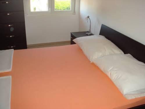 Apartments Domuzin Биоград на Мору Екстериор снимка